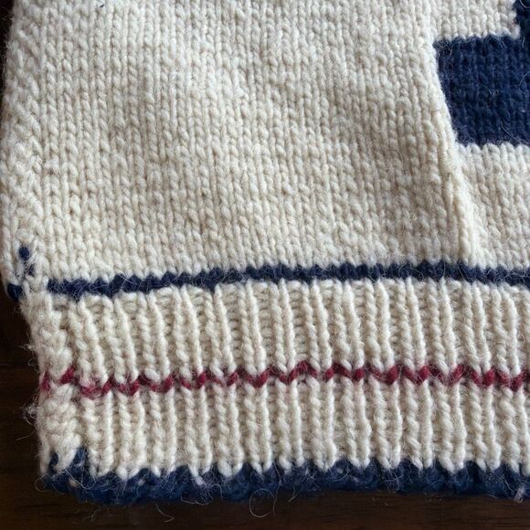 Vintage Wool Penn Quakers University of Pennsylvania Hand knit Sweater Med Lg - Picture 5 of 9